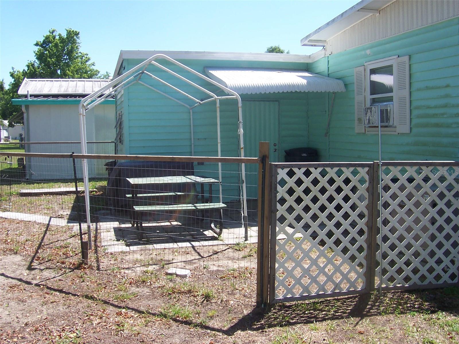 TB8373912 Property Photo