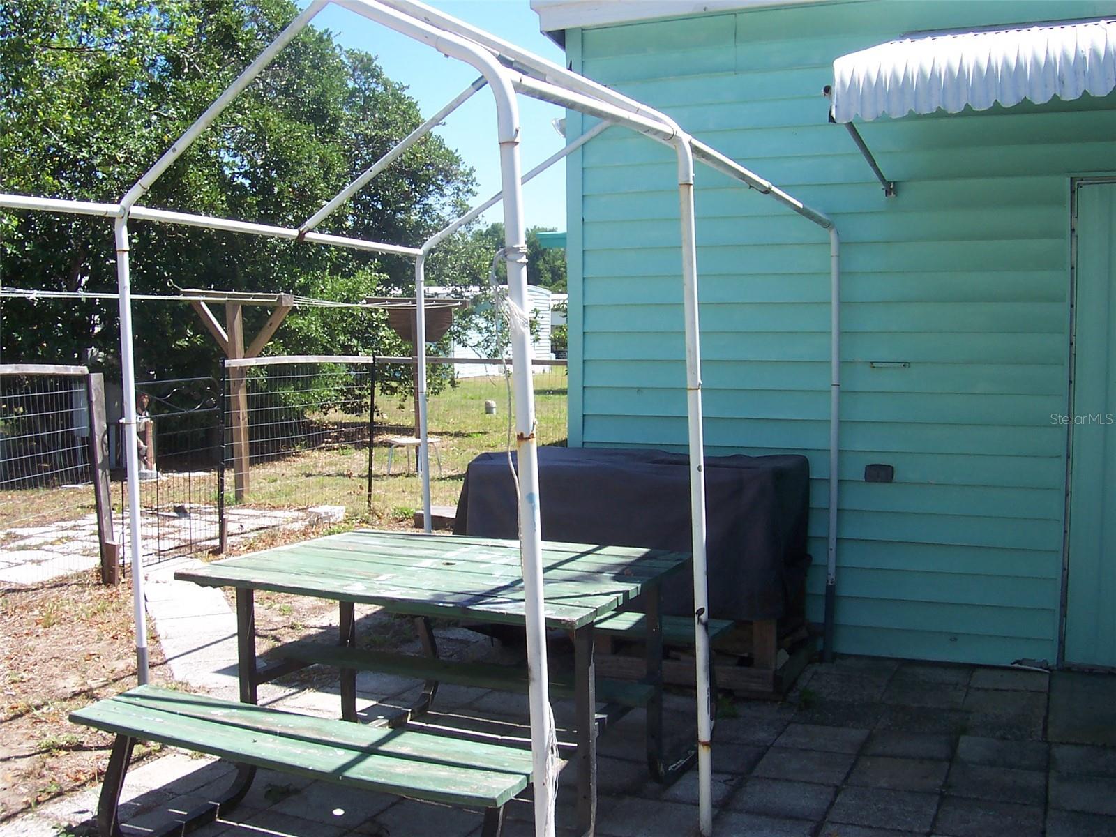 TB8373912 Property Photo