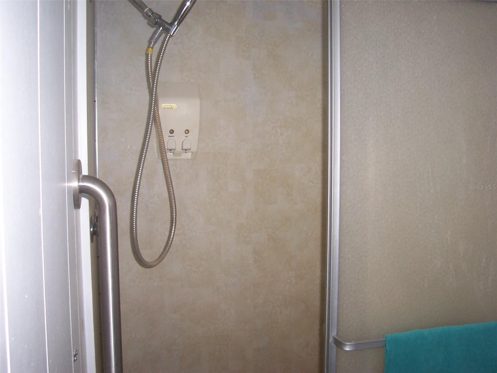 TB8373912 Property Photo