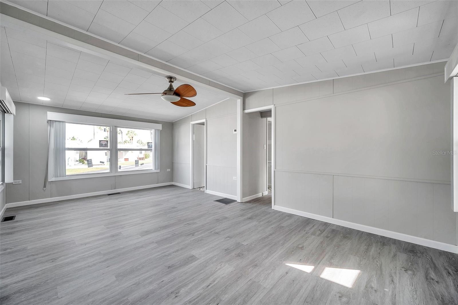 4851 W GANDY BLVD #B6 L27, TAMPA, FL, 33611