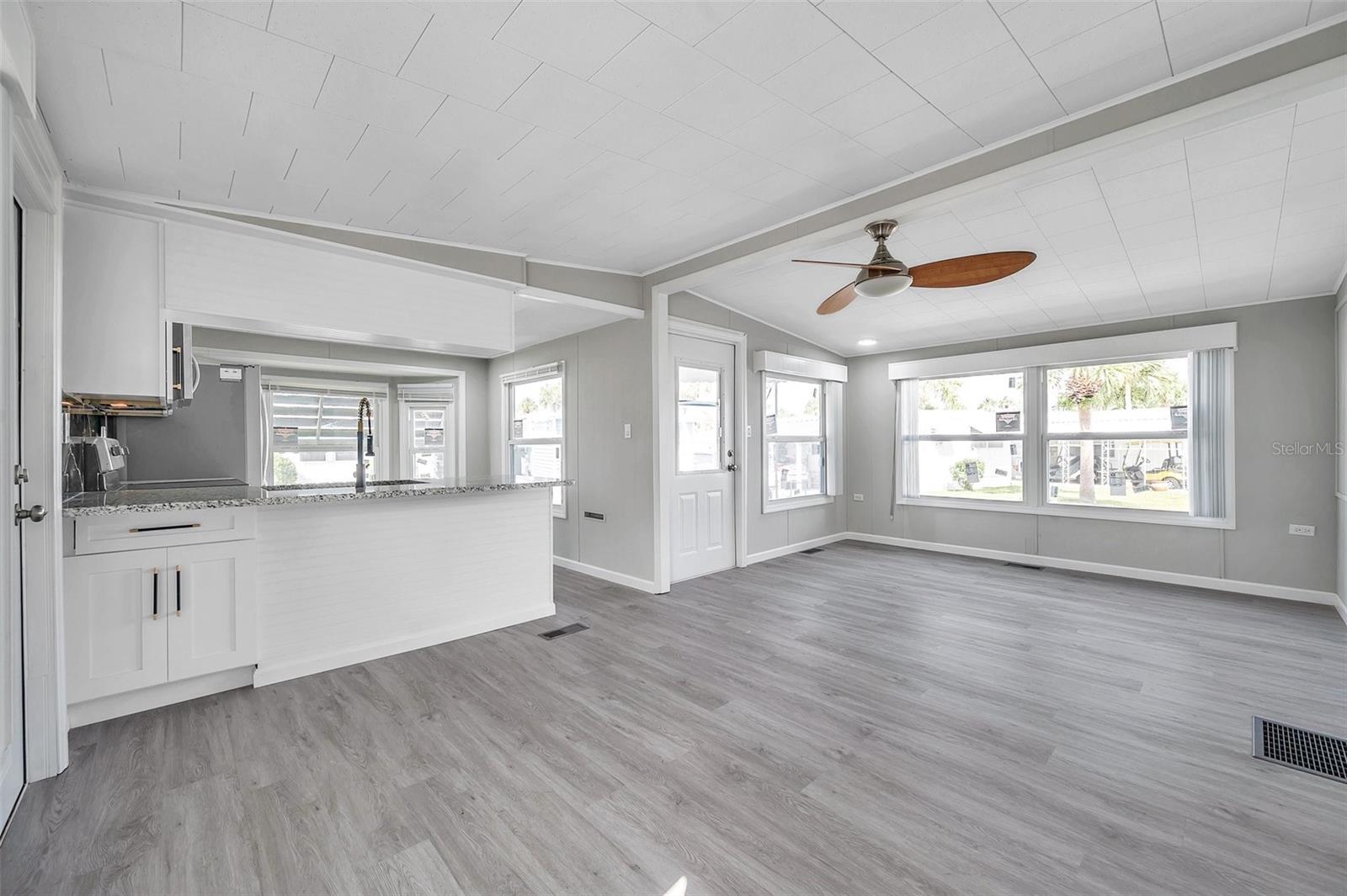 4851 W GANDY BLVD #B6 L27, TAMPA, FL, 33611