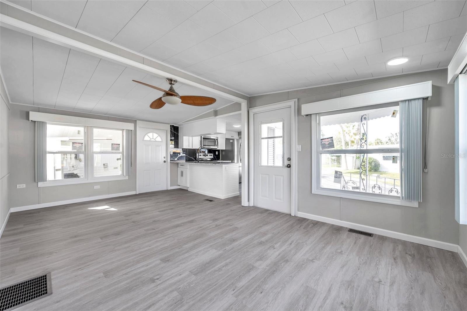 4851 W GANDY BLVD #B6 L27, TAMPA, FL, 33611