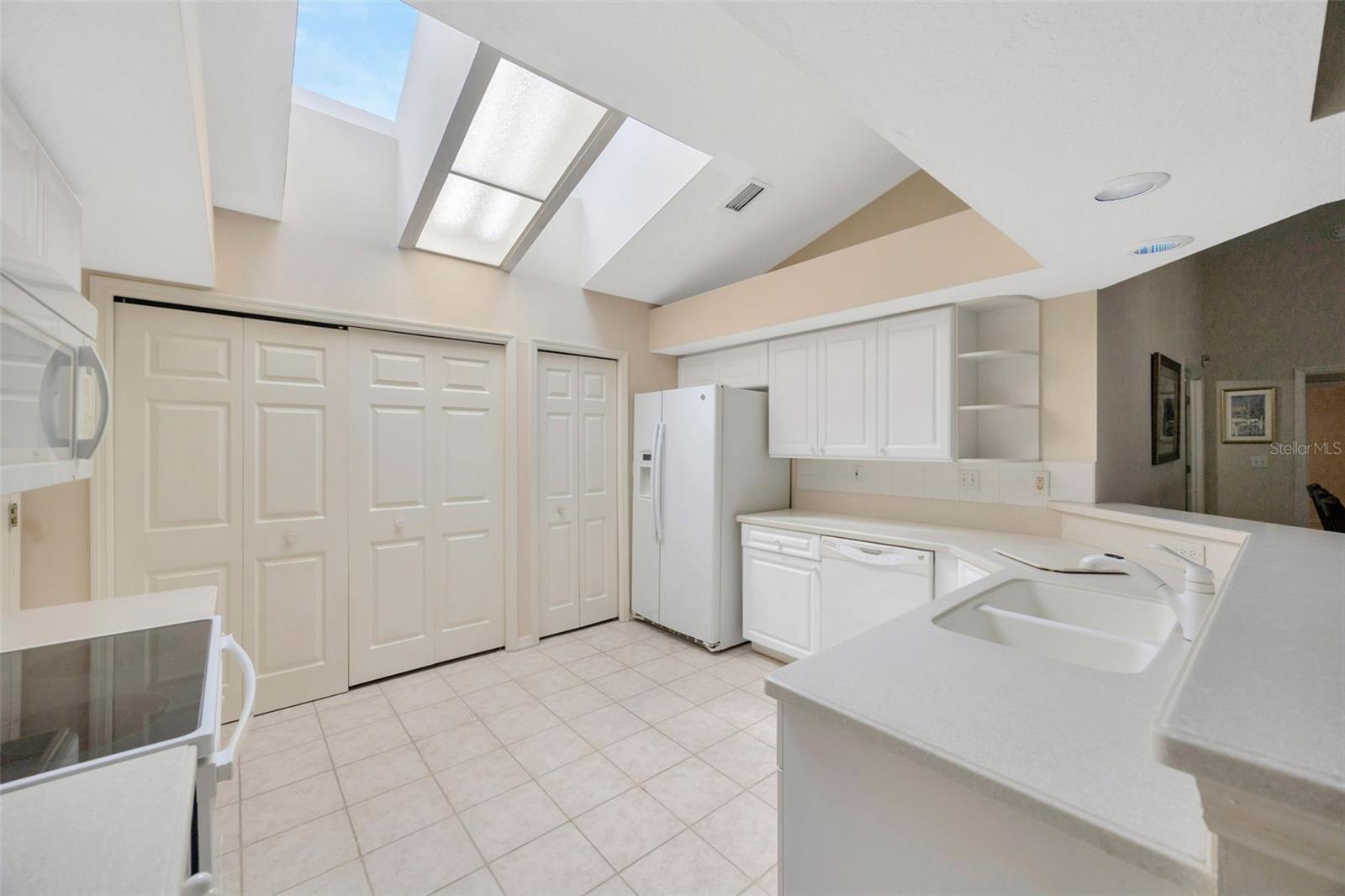 15824 SANCTUARY DR, TAMPA, FL, 33647