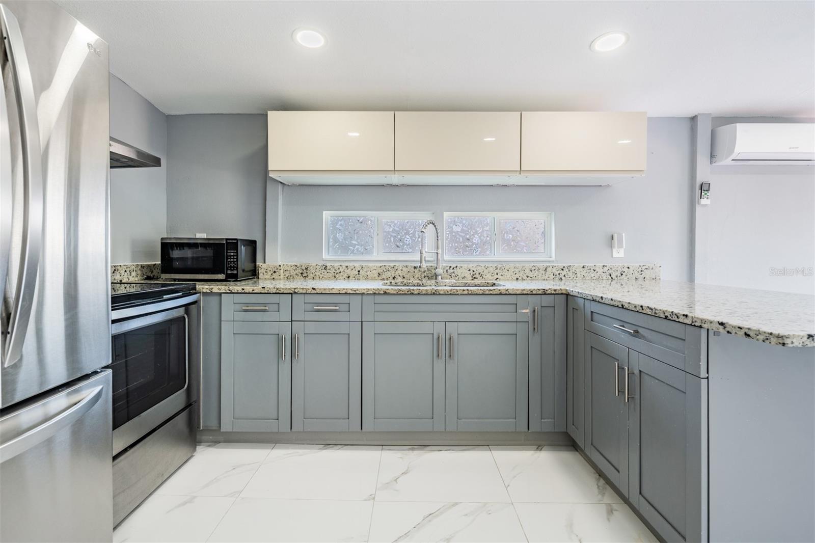 8816 MEMORIAL HWY, TAMPA, FL, 33615