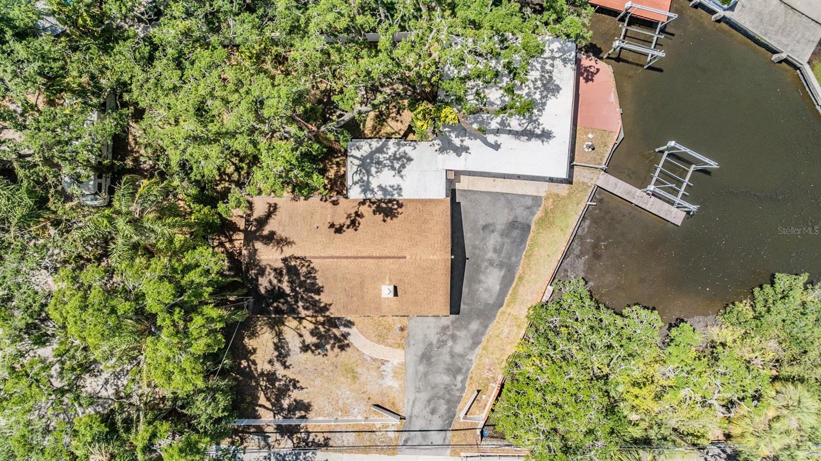 8816 MEMORIAL HWY, TAMPA, FL, 33615