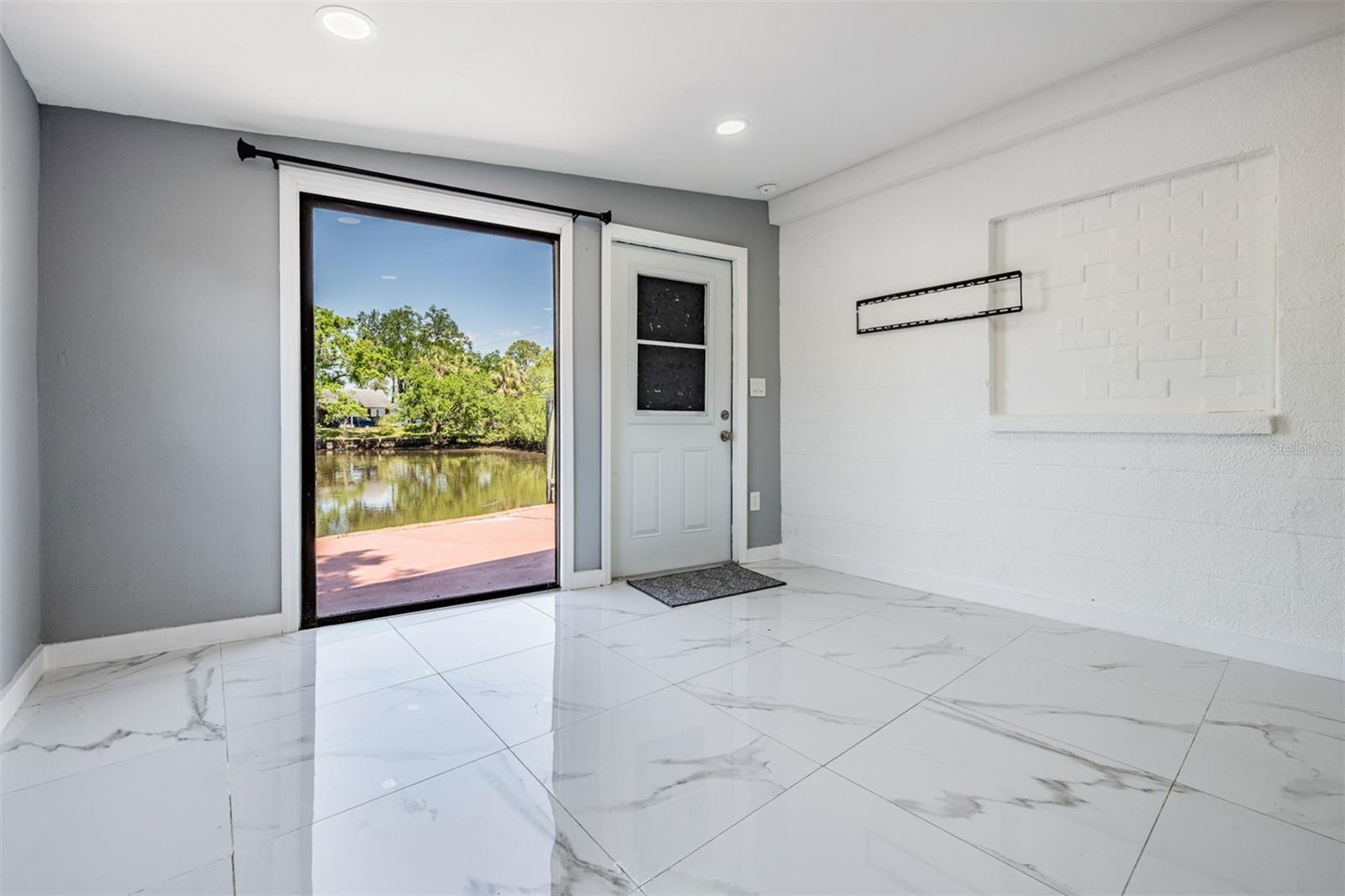 8816 MEMORIAL HWY, TAMPA, FL, 33615