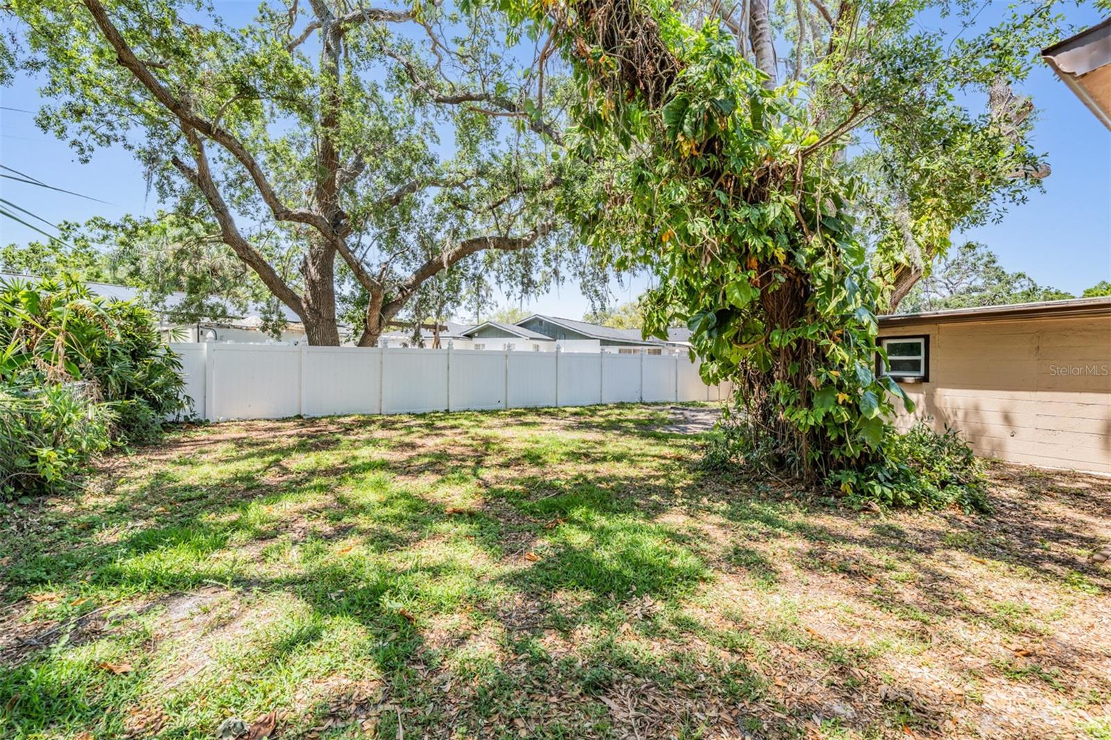 8816 MEMORIAL HWY, TAMPA, FL, 33615