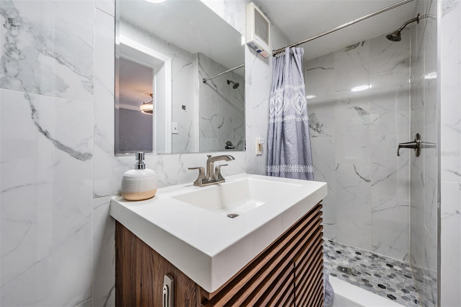 8816 MEMORIAL HWY, TAMPA, FL, 33615