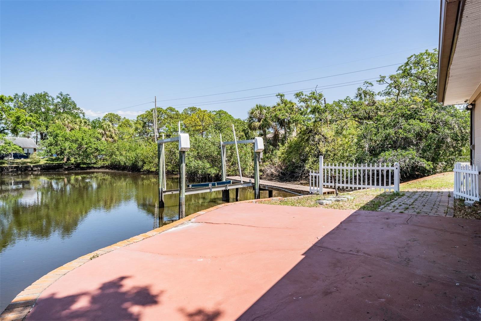 8816 MEMORIAL HWY, TAMPA, FL, 33615