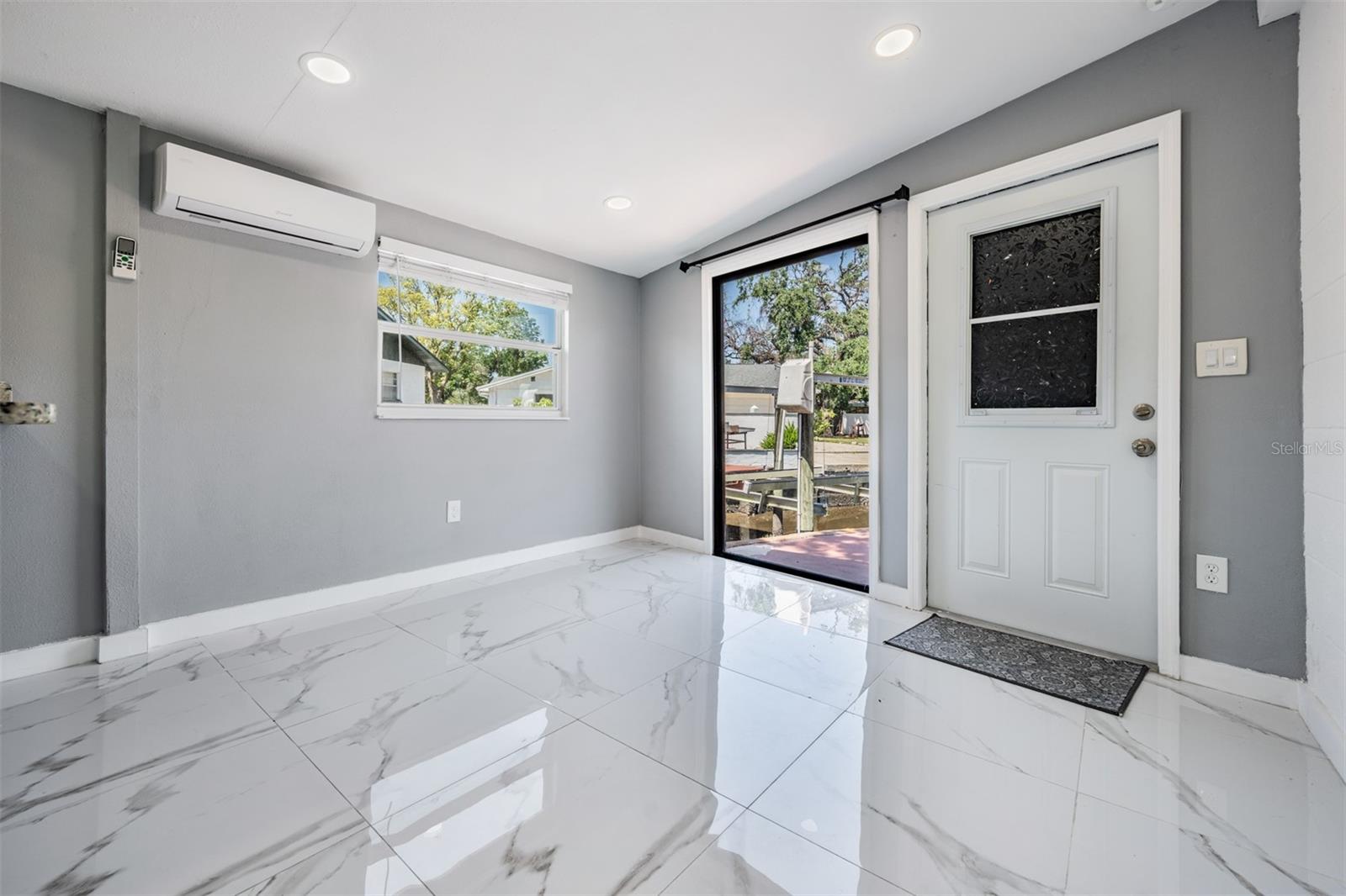 8816 MEMORIAL HWY, TAMPA, FL, 33615