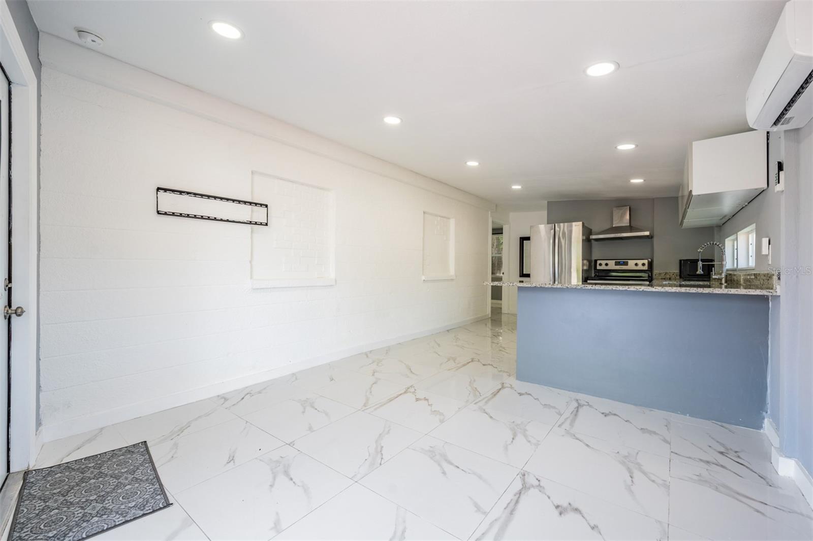 8816 MEMORIAL HWY, TAMPA, FL, 33615