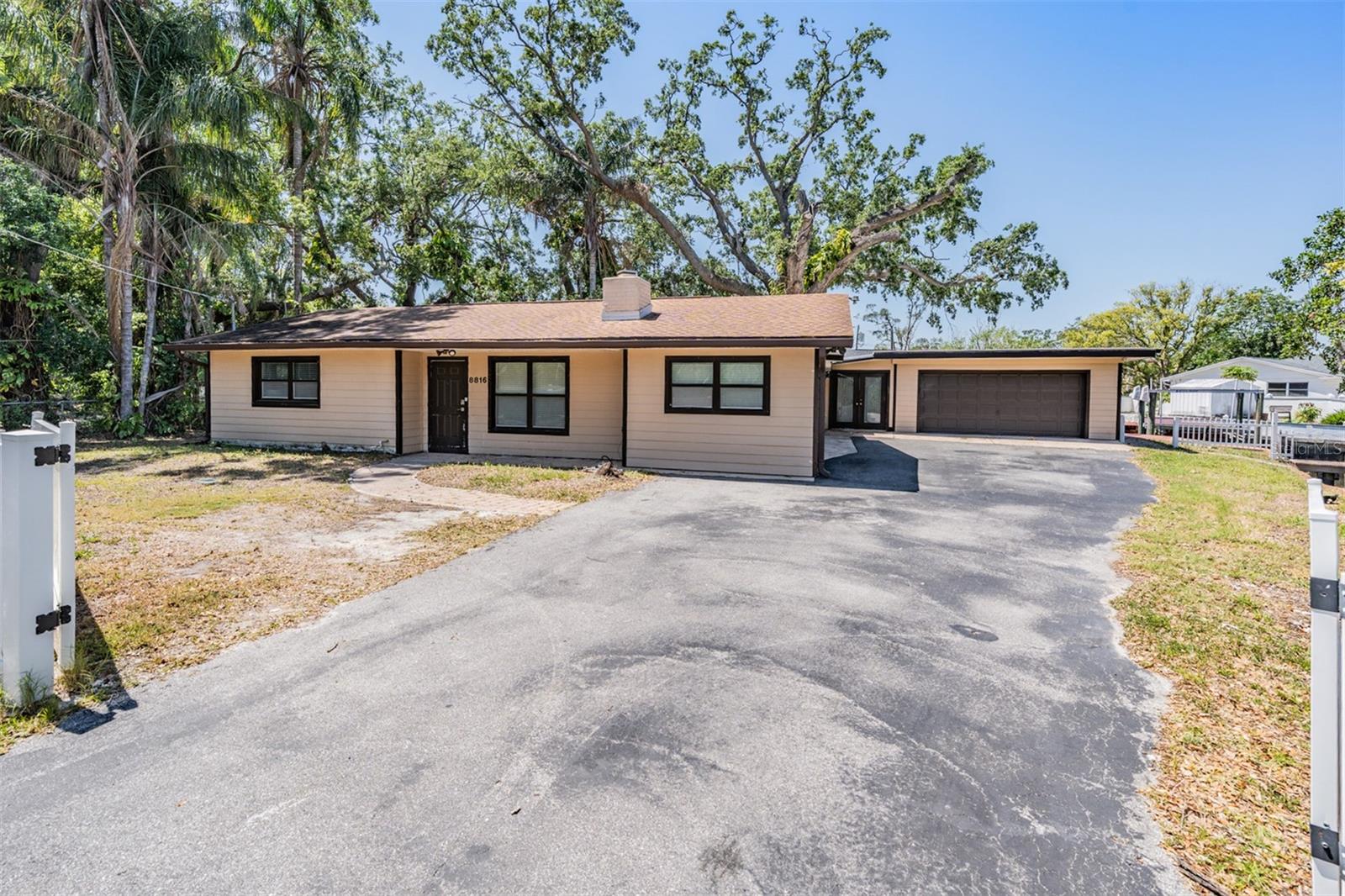 8816 MEMORIAL HWY, TAMPA, FL, 33615