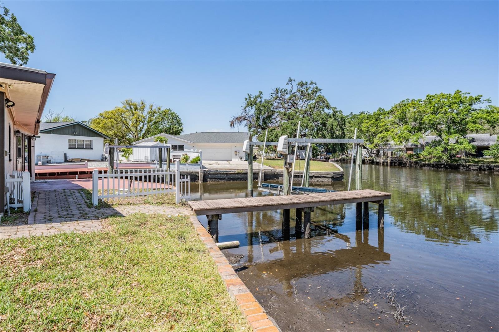 8816 MEMORIAL HWY, TAMPA, FL, 33615