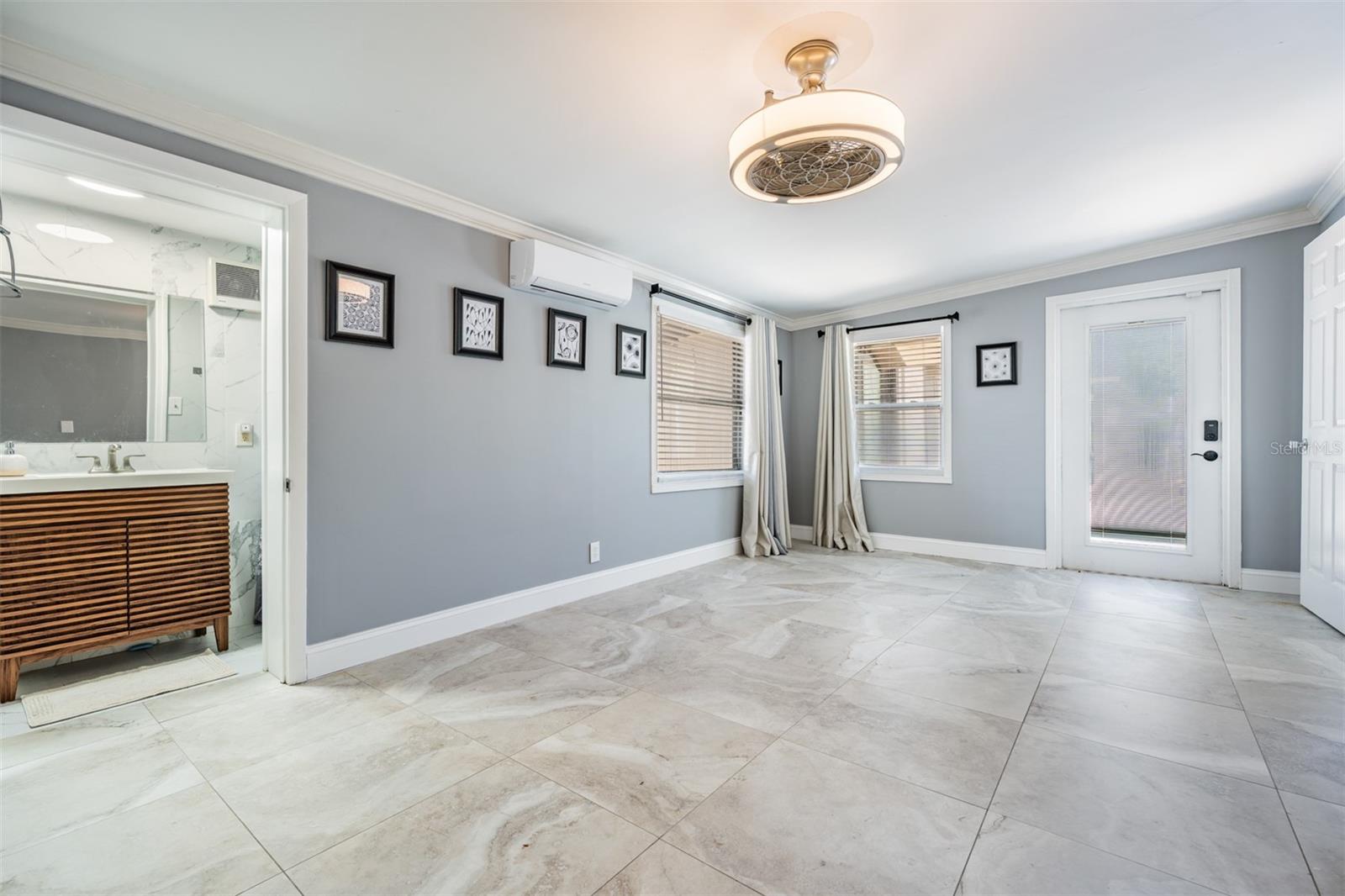 8816 MEMORIAL HWY, TAMPA, FL, 33615