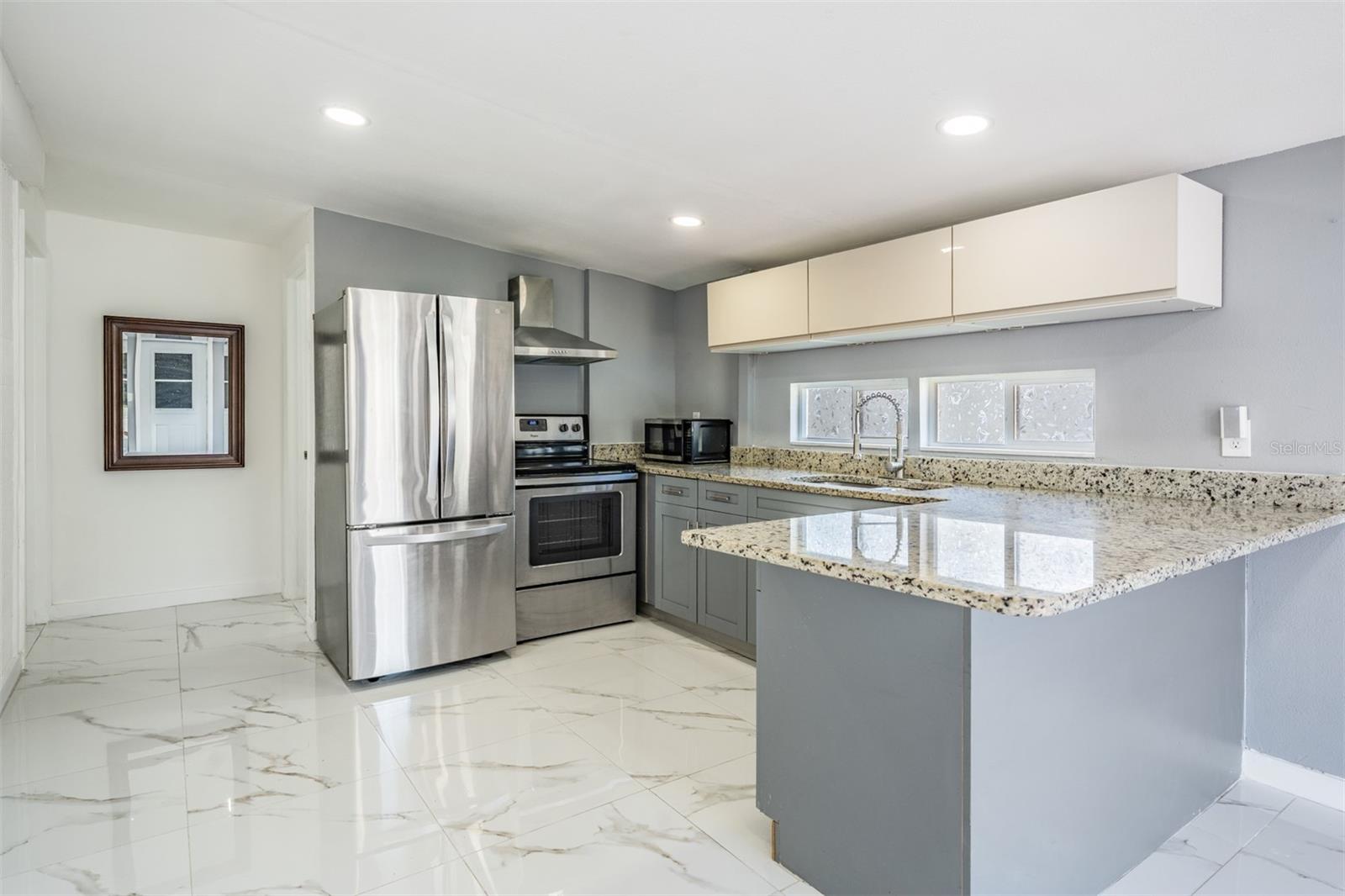 8816 MEMORIAL HWY, TAMPA, FL, 33615