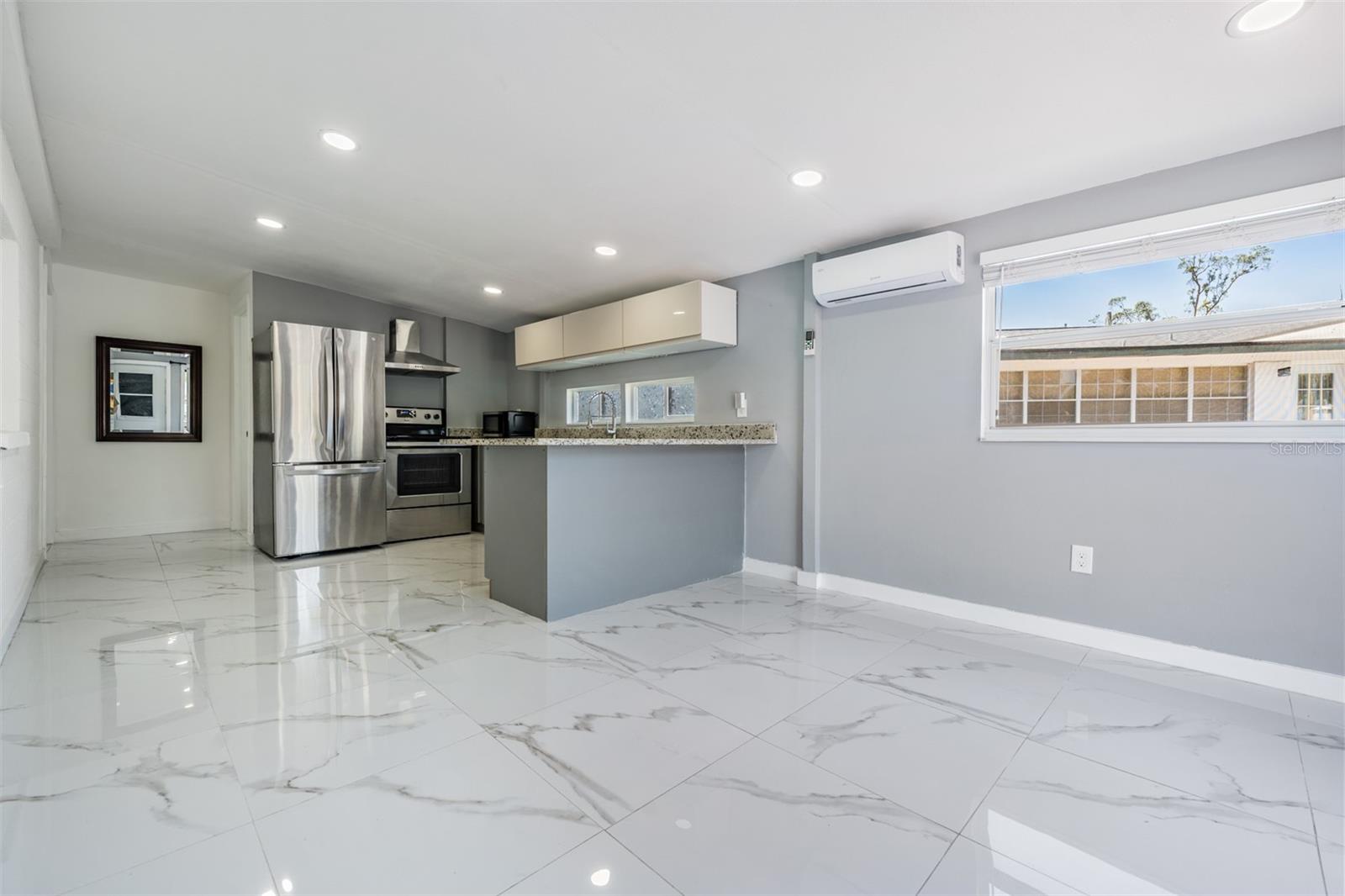 8816 MEMORIAL HWY, TAMPA, FL, 33615