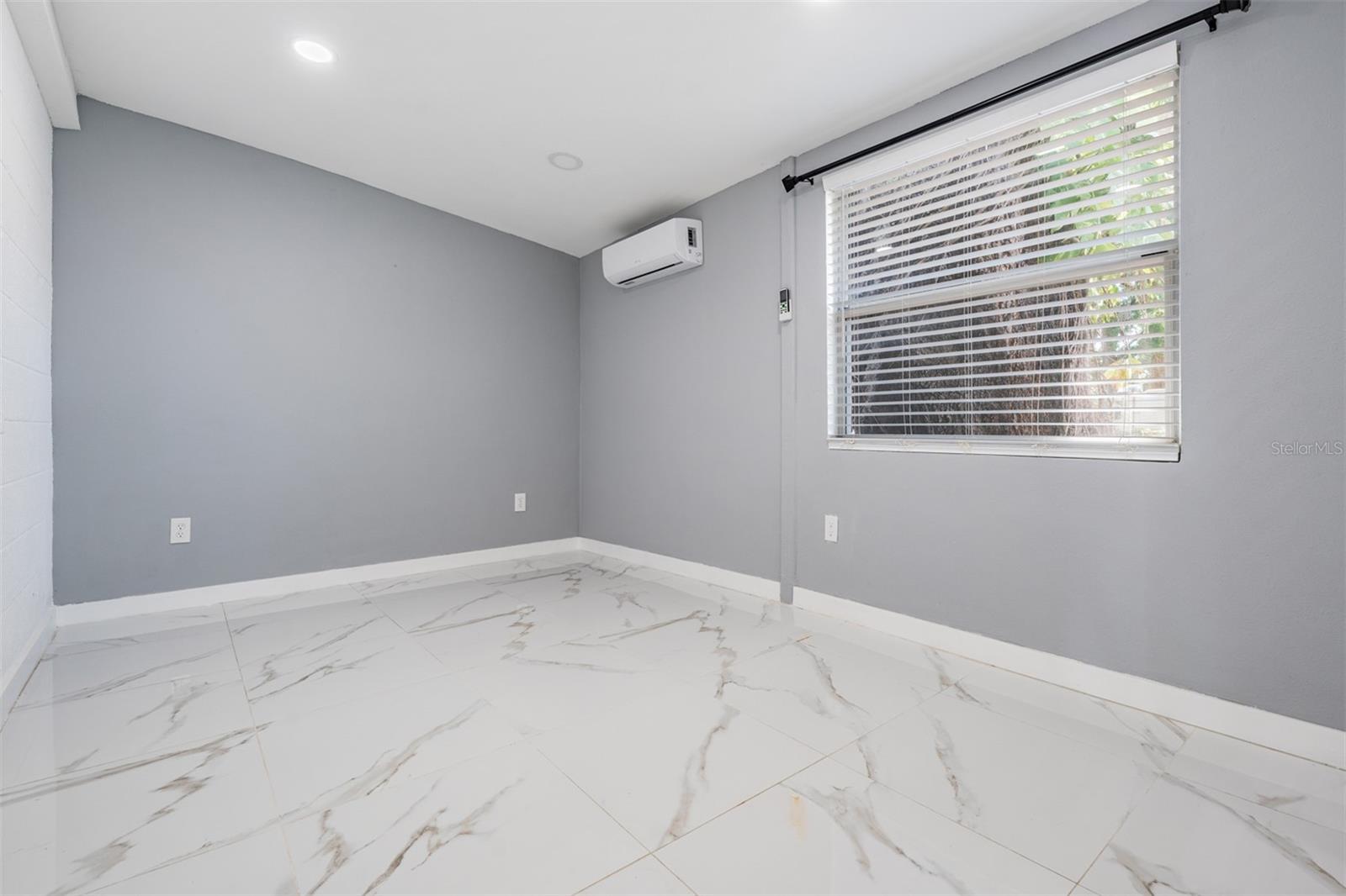 8816 MEMORIAL HWY, TAMPA, FL, 33615