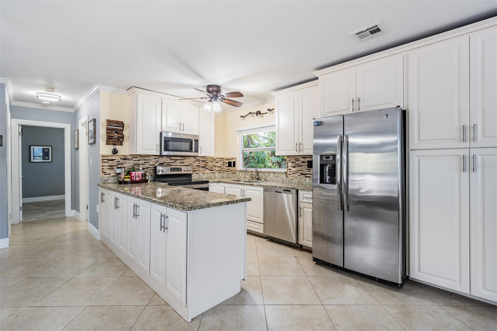 8816 MEMORIAL HWY, TAMPA, FL, 33615