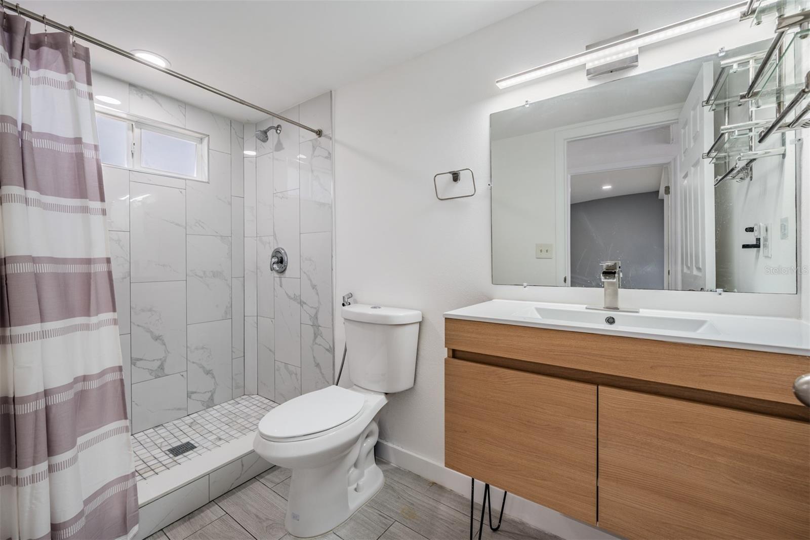 8816 MEMORIAL HWY, TAMPA, FL, 33615