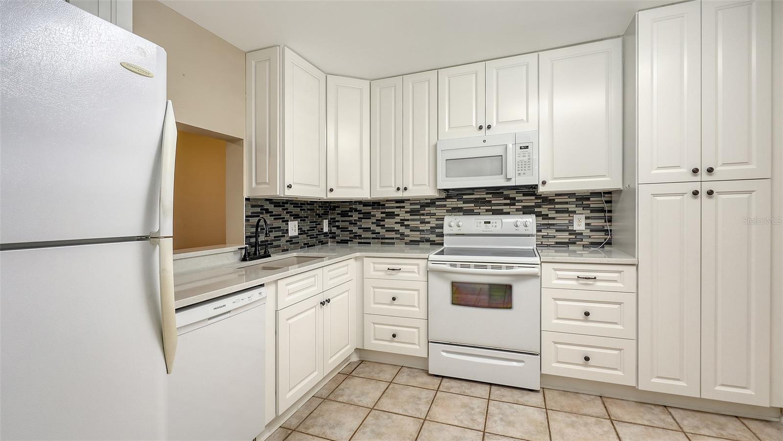 811 OAK DR #811, BRADENTON, FL, 34210