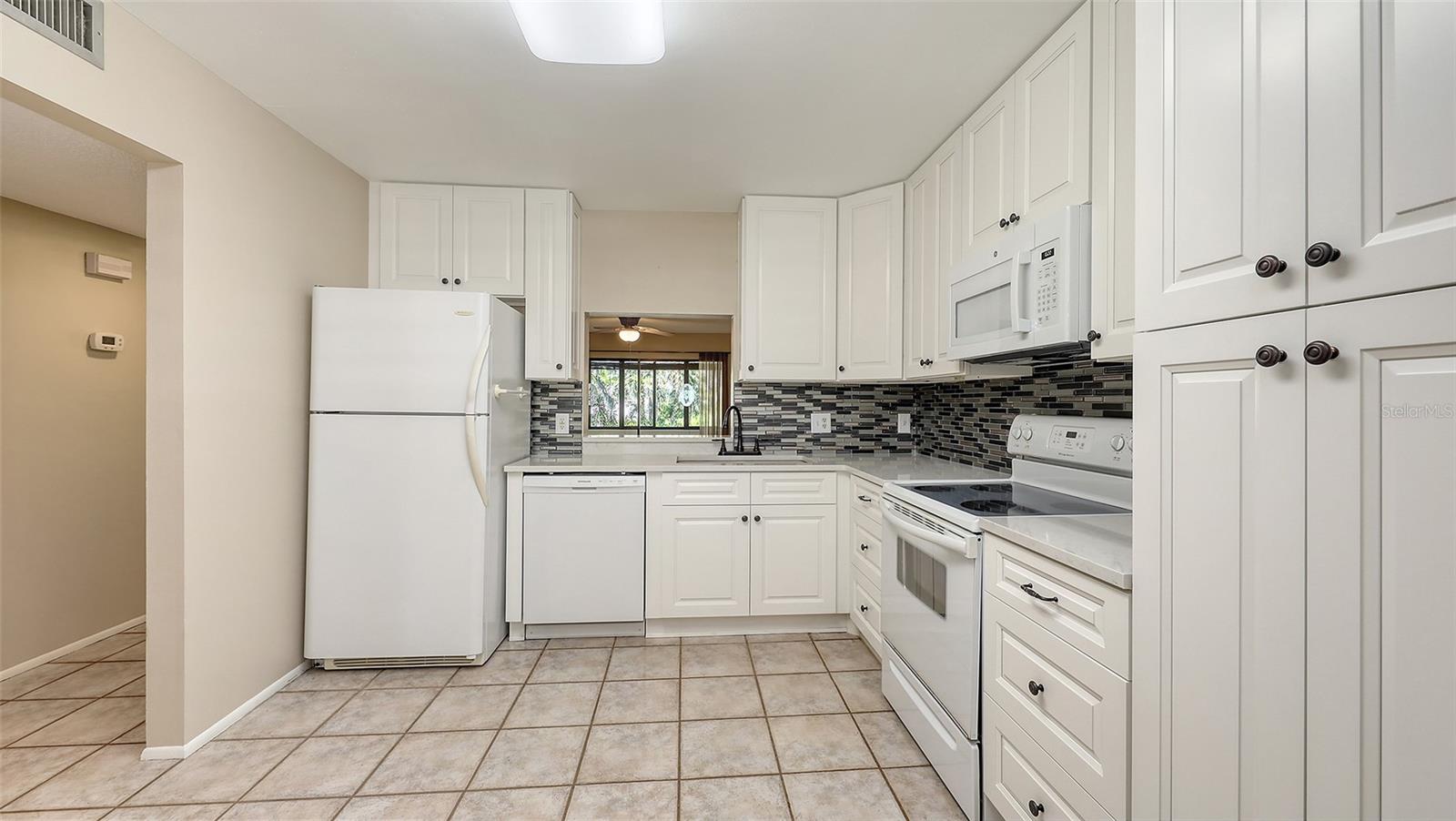 811 OAK DR #811, BRADENTON, FL, 34210