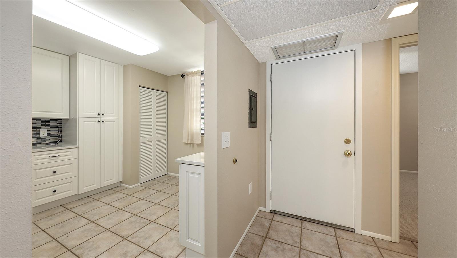 811 OAK DR #811, BRADENTON, FL, 34210