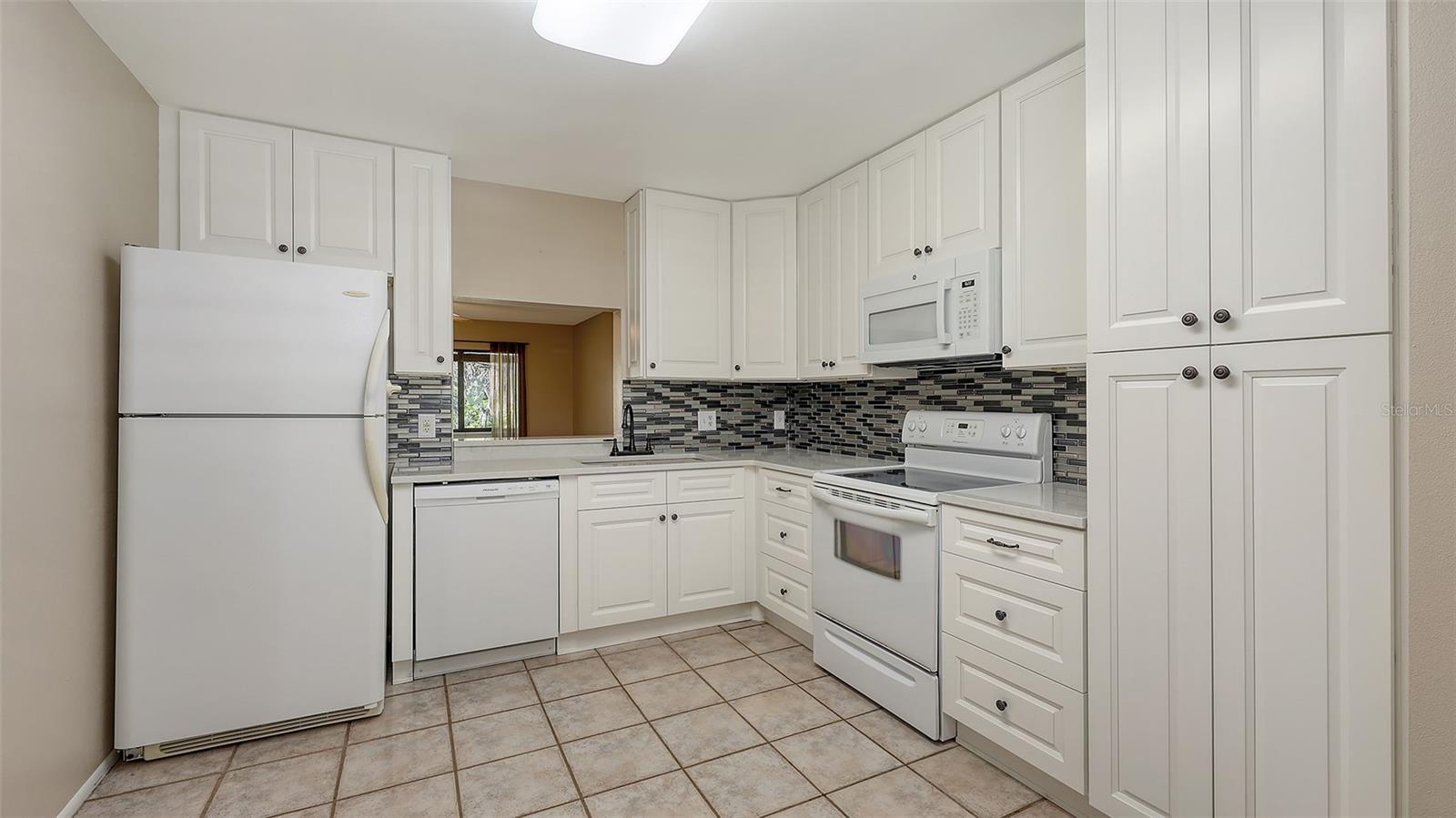 811 OAK DR #811, BRADENTON, FL, 34210