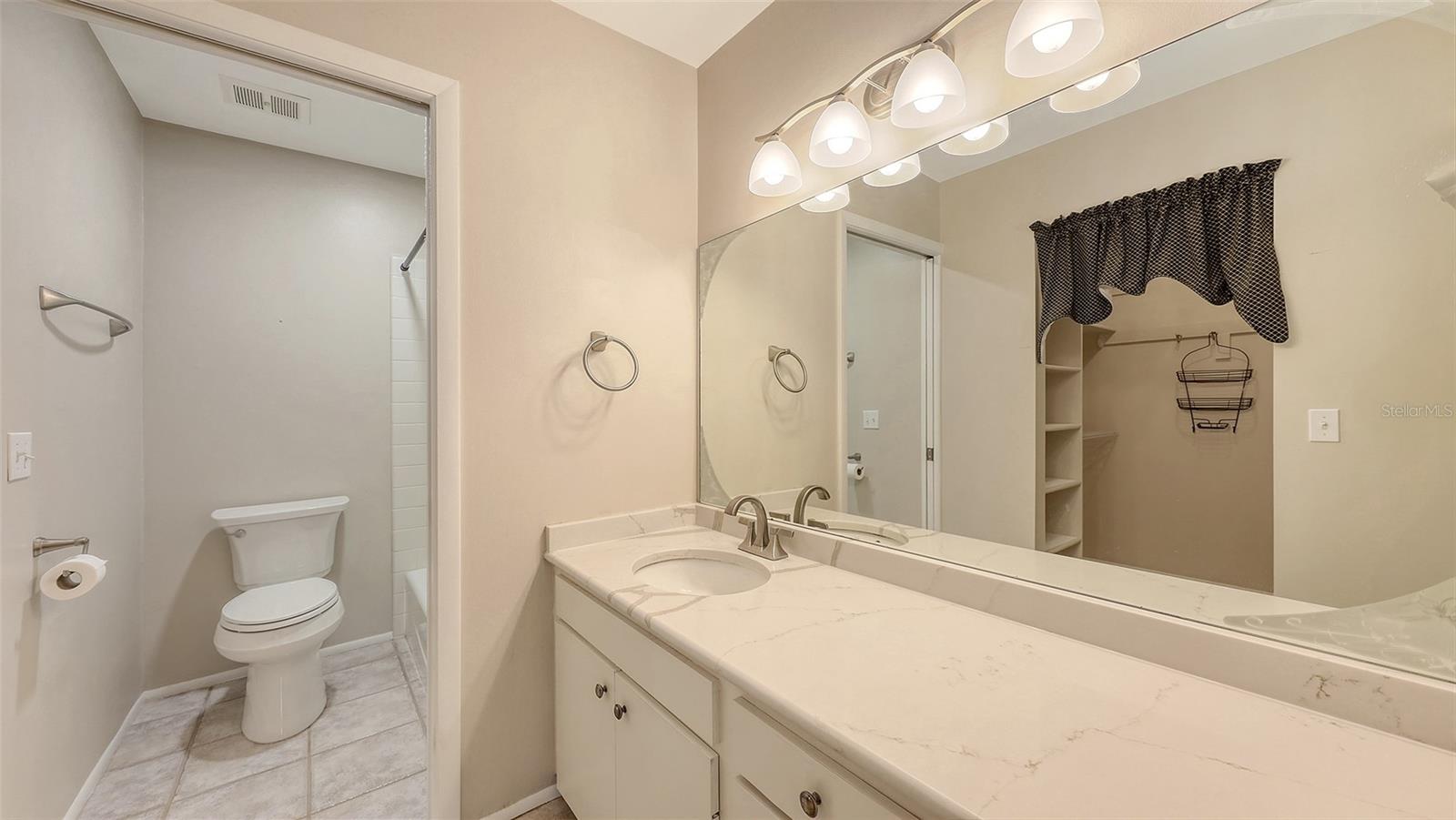 811 OAK DR #811, BRADENTON, FL, 34210