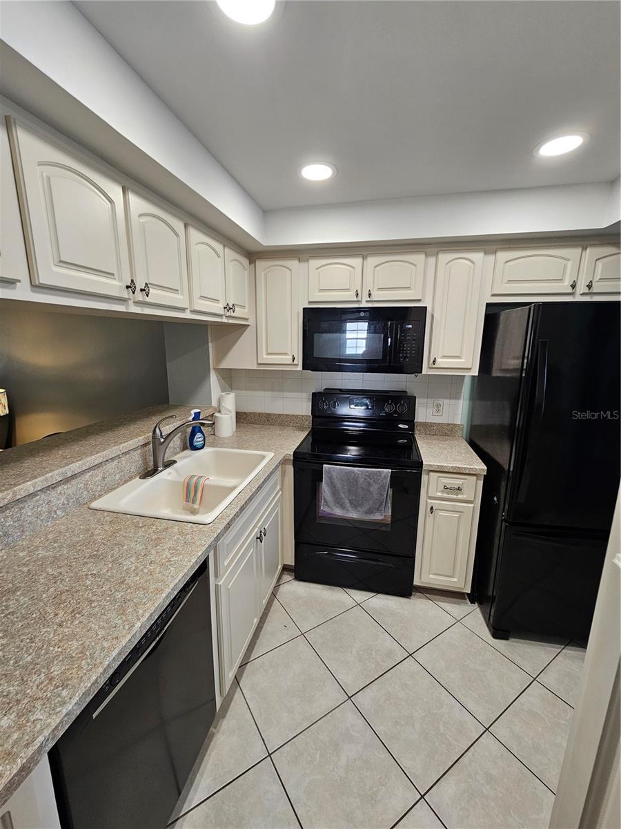 12144 SW EGRET CIR #201, LAKE SUZY, FL, 34269