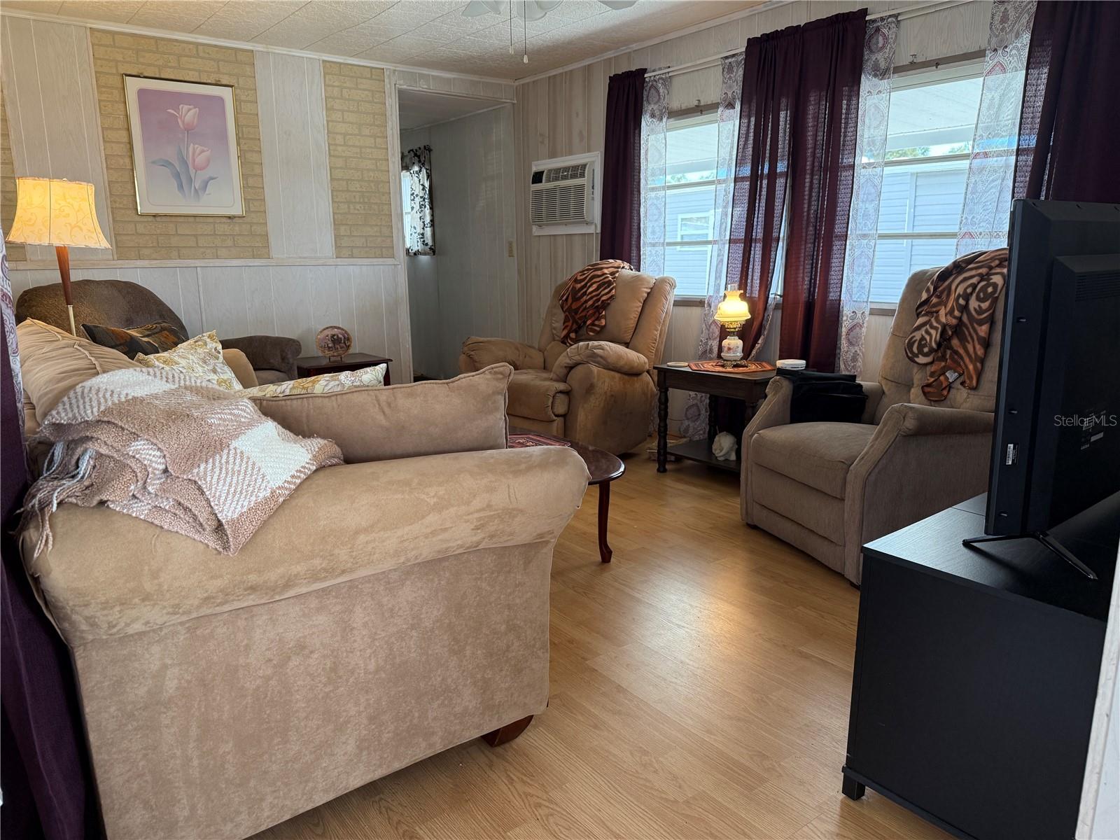 TB8374069 Property Photo