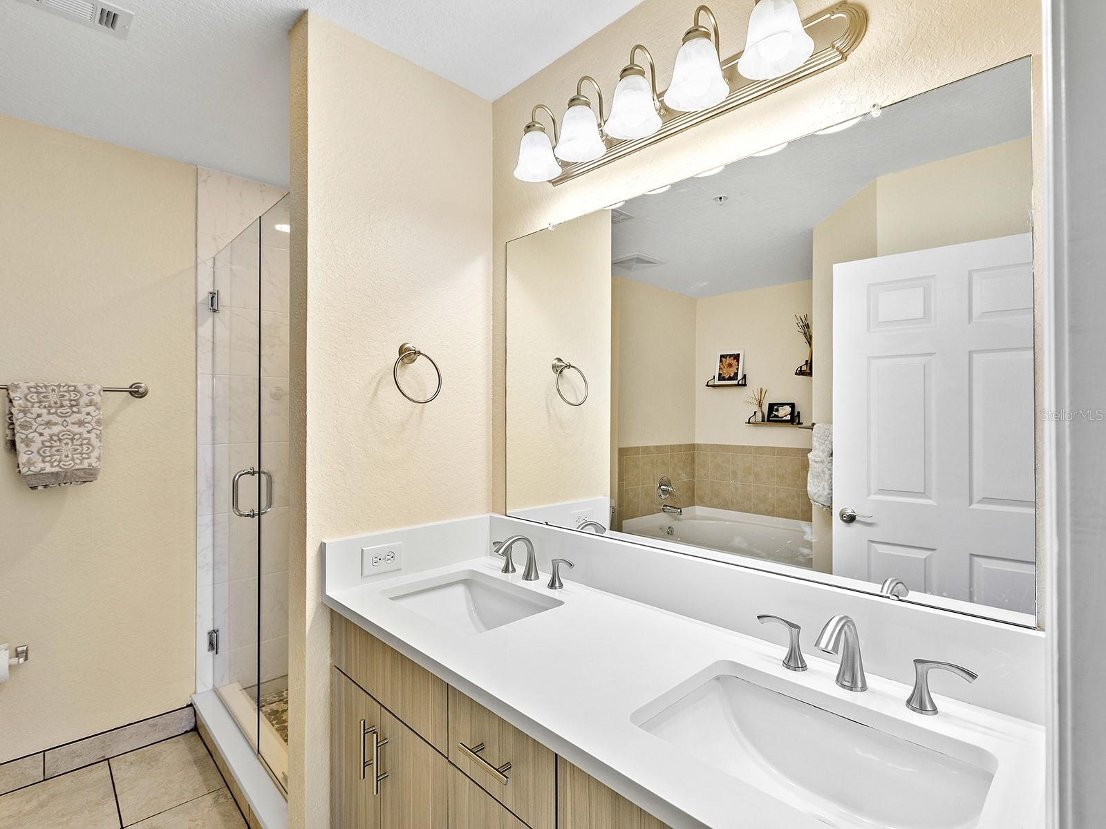 1064 N TAMIAMI TRL #1611, SARASOTA, FL, 34236