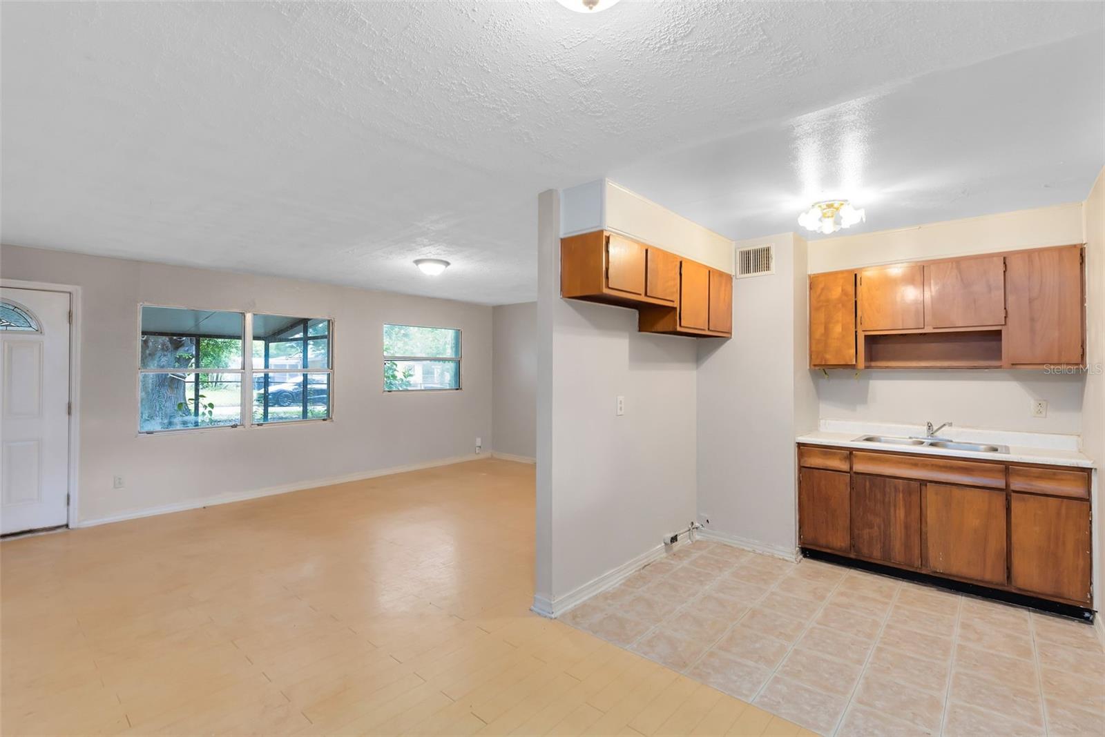 226 S APOLLO DR, APOPKA, FL, 32703