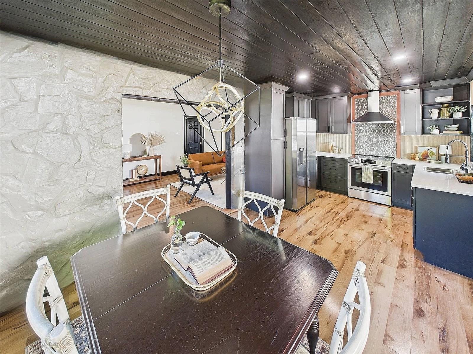 1221 E EMMA ST, TAMPA, FL, 33603