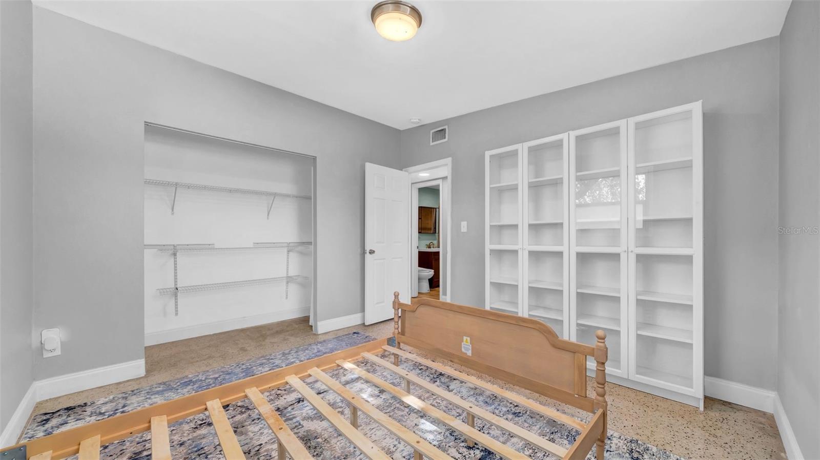 5601 CEDAR ST NE, ST PETERSBURG, FL, 33703