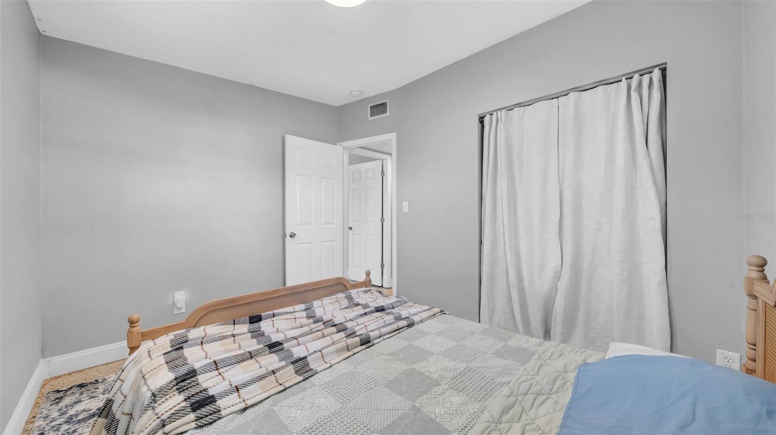 5601 CEDAR ST NE, ST PETERSBURG, FL, 33703