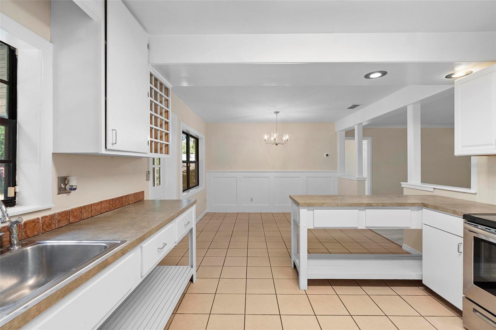 825 BALTIMORE DR, ORLANDO, FL, 32810