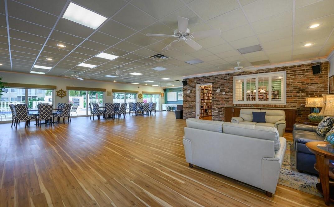 1300 N PORTOFINO DR #205, SARASOTA, FL, 34242