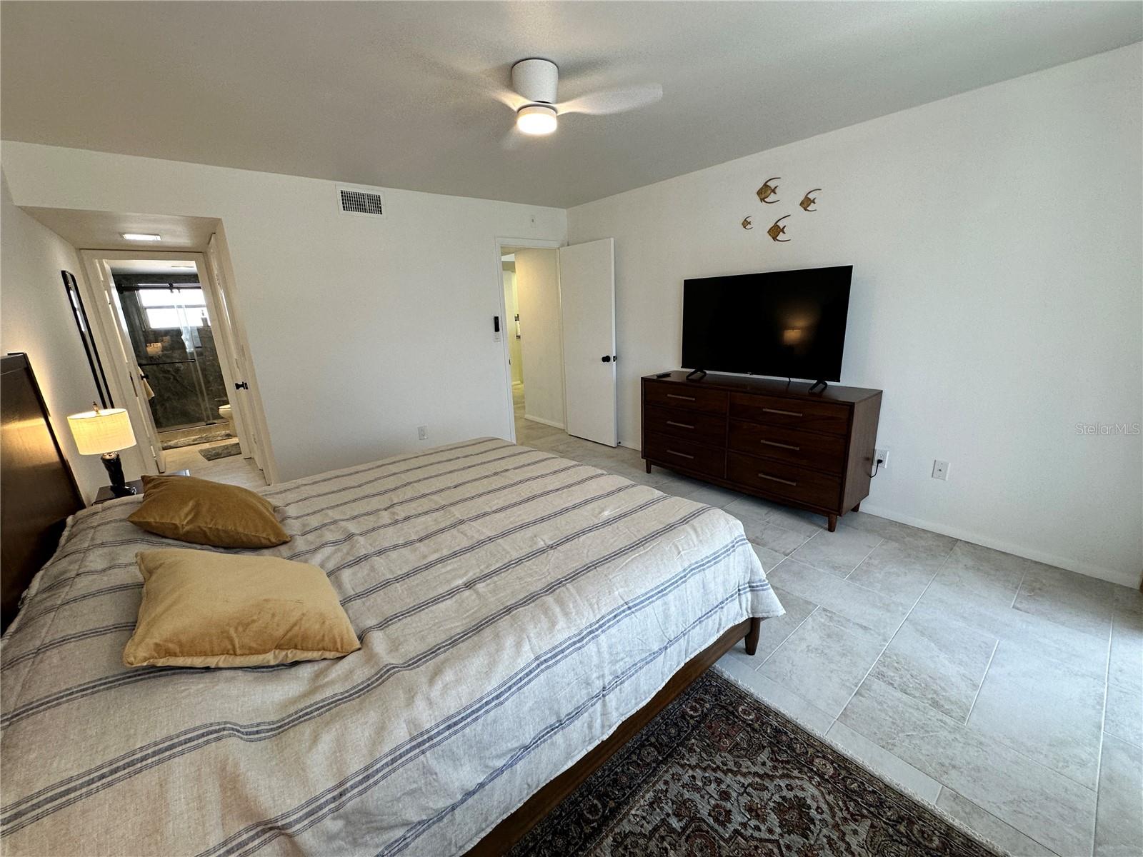 1300 N PORTOFINO DR #205, SARASOTA, FL, 34242