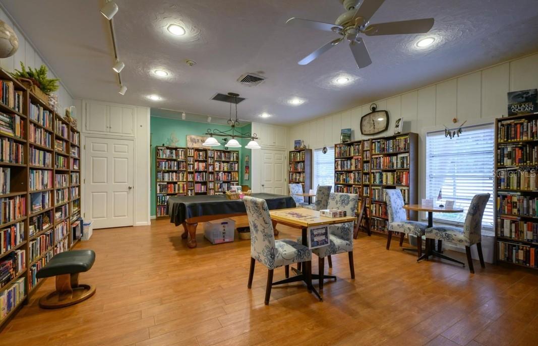 1300 N PORTOFINO DR #205, SARASOTA, FL, 34242