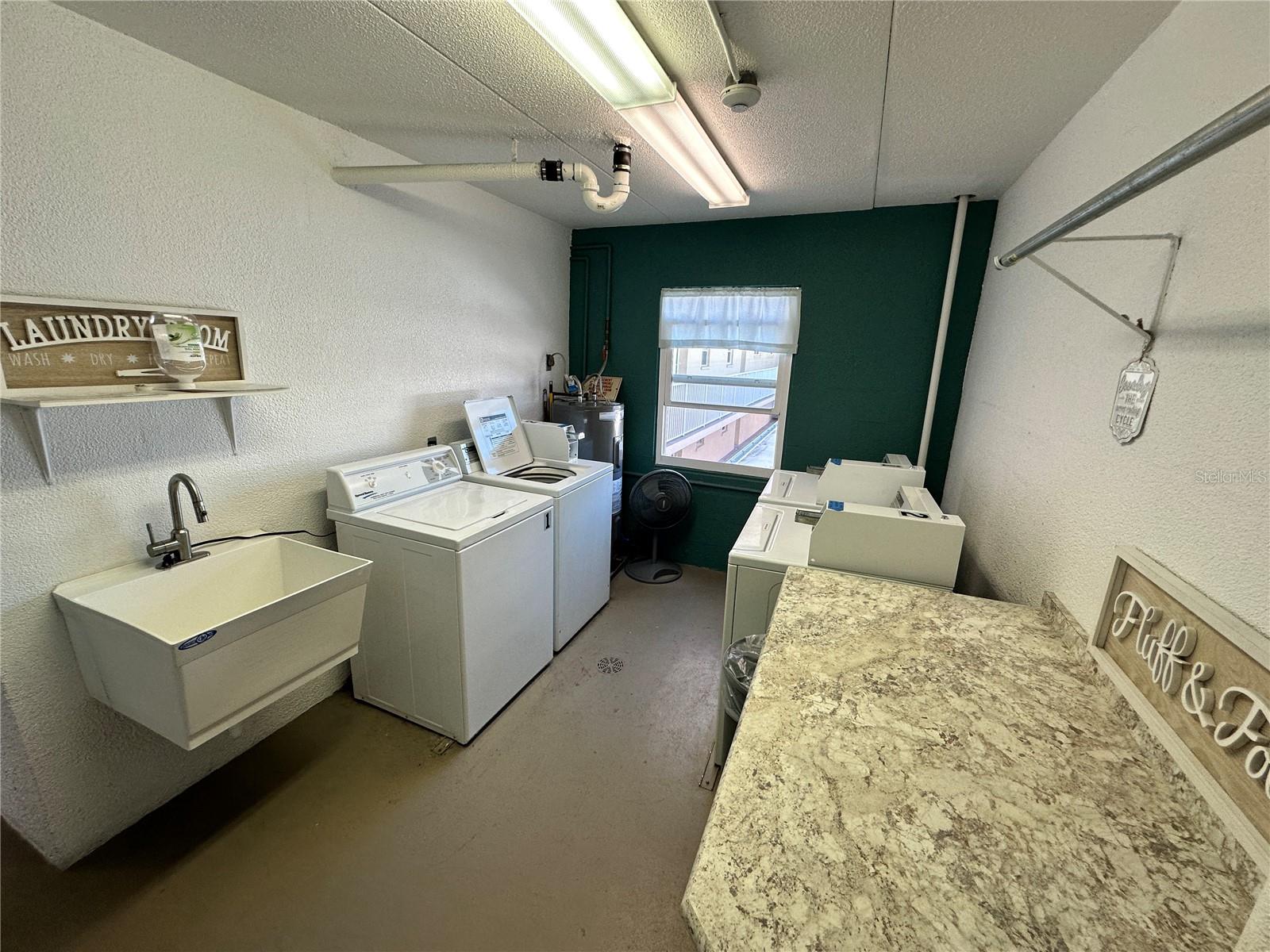 1300 N PORTOFINO DR #205, SARASOTA, FL, 34242