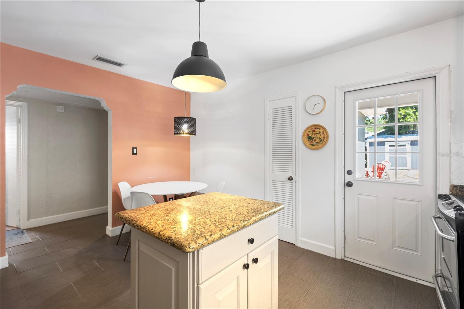 1222 E POWHATAN AVE, TAMPA, FL, 33604