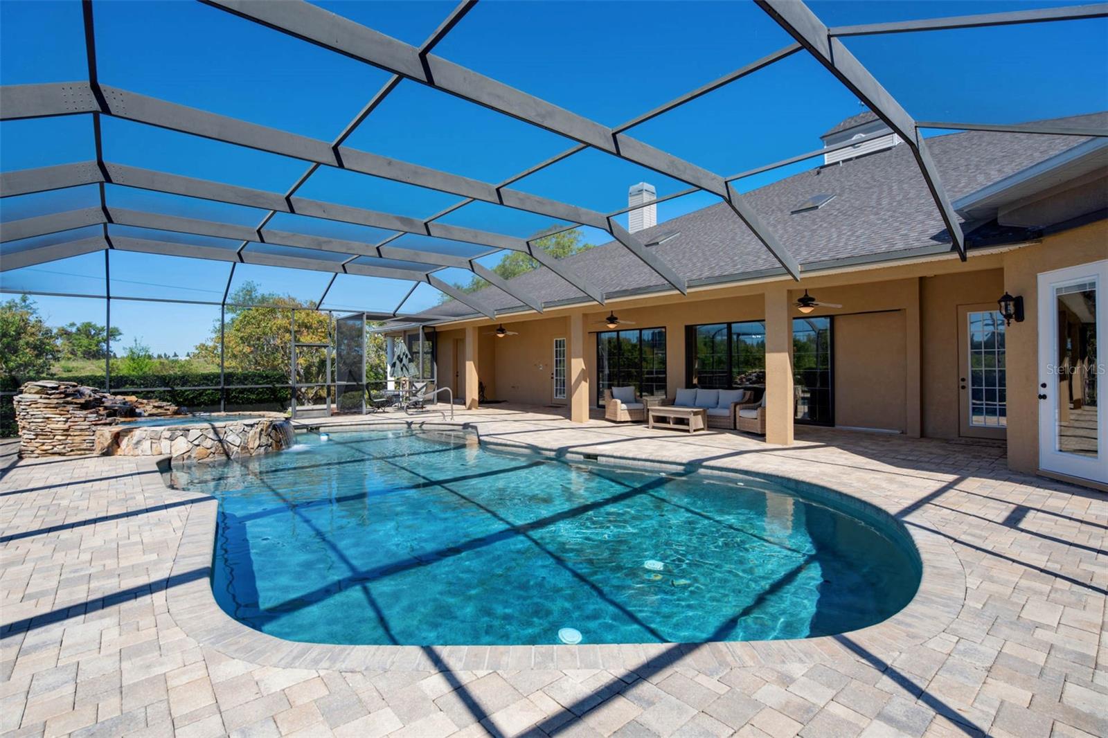 L4952200 Property Photo