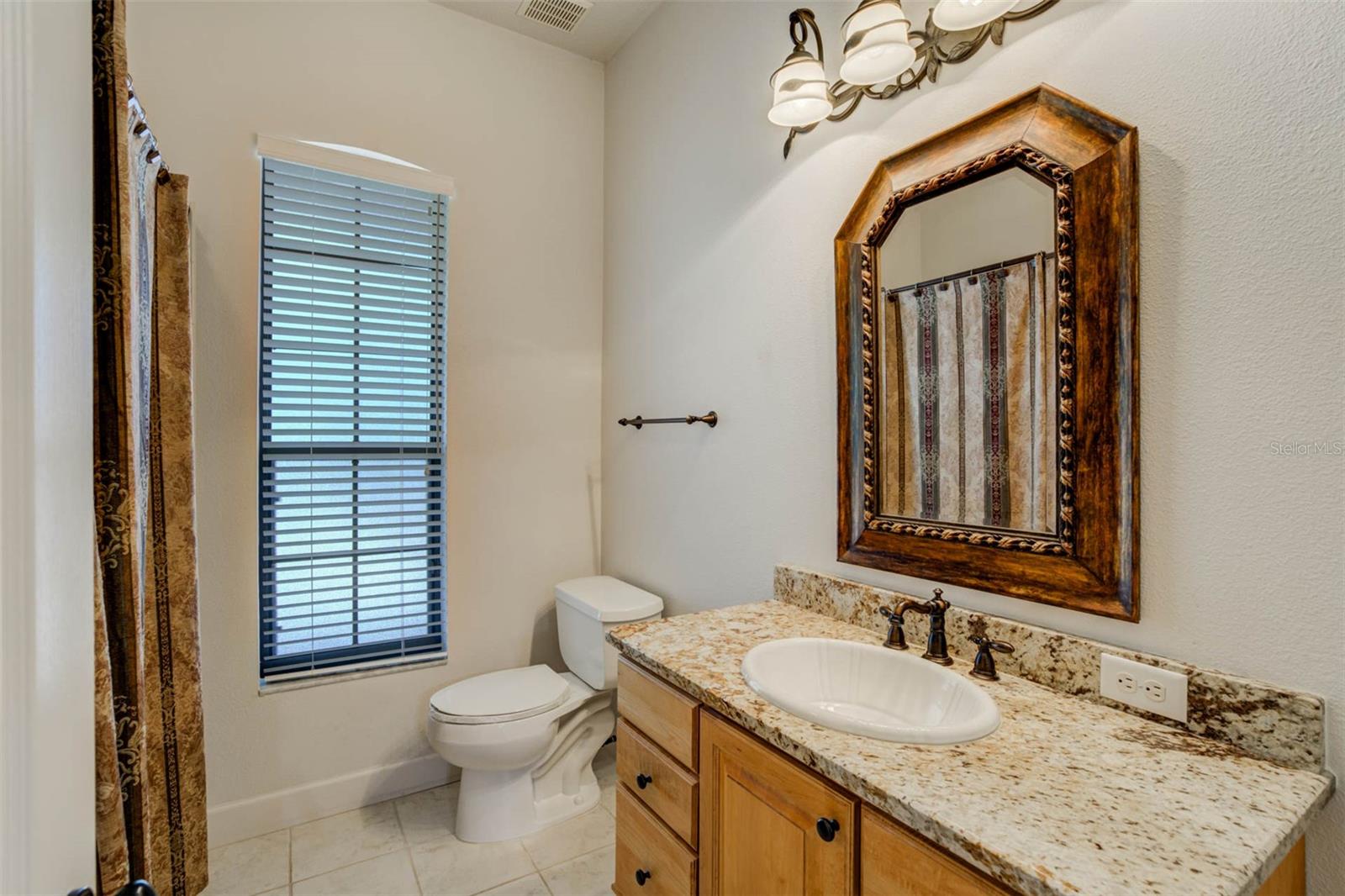 L4952200 Property Photo