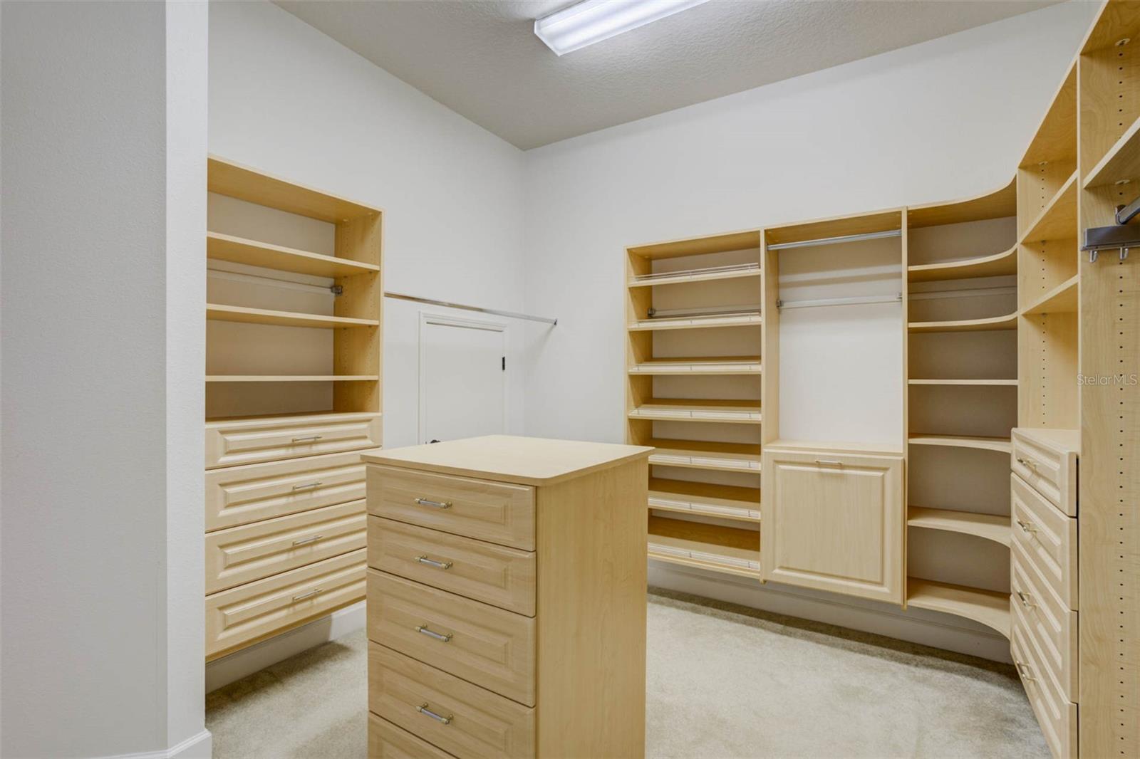 L4952200 Property Photo