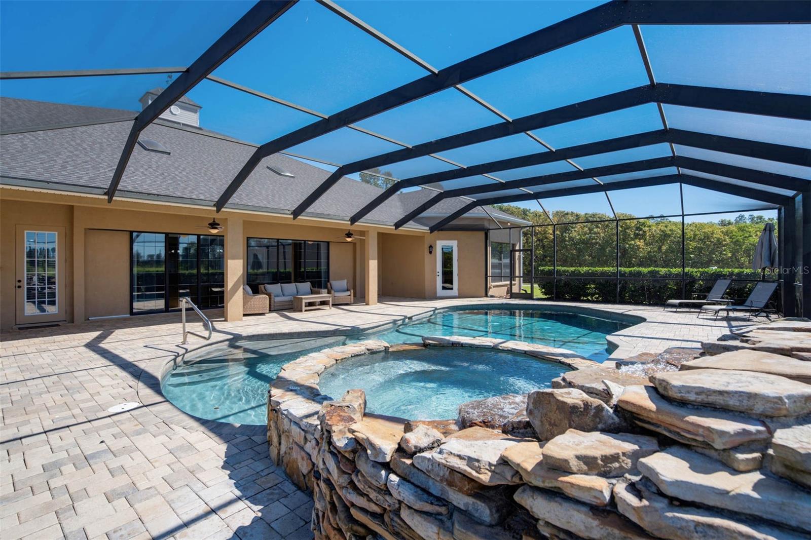 L4952200 Property Photo