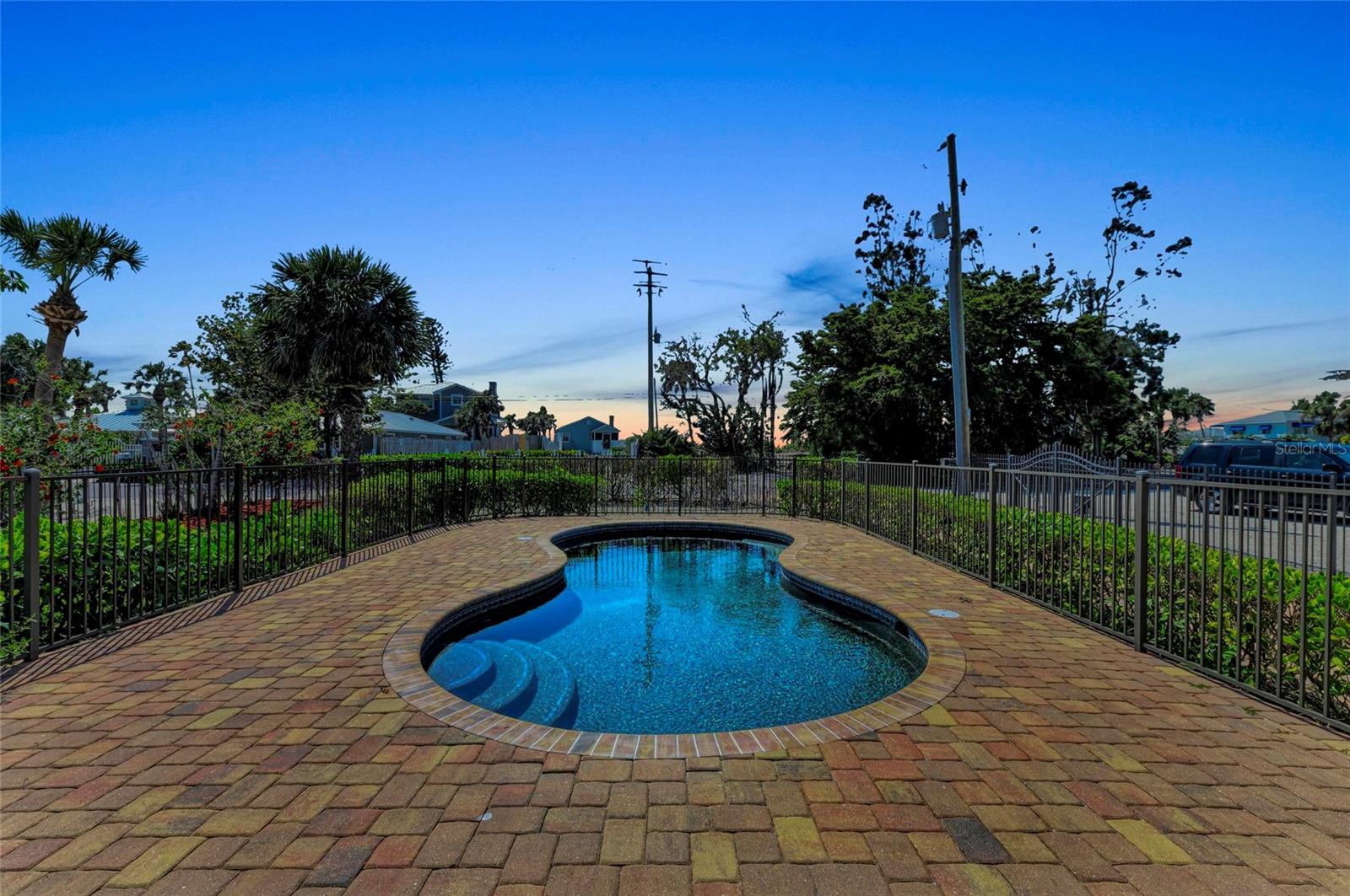 A4648844 Property Photo