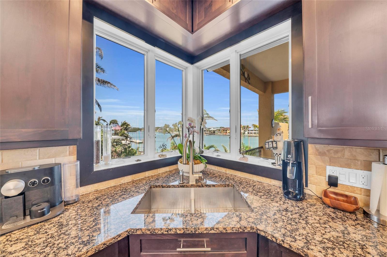 A4648844 Property Photo