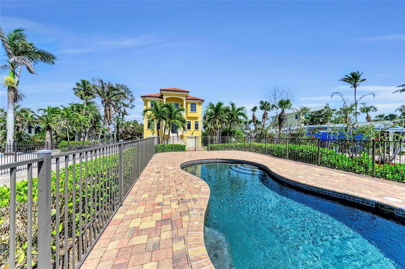 A4648844 Property Photo