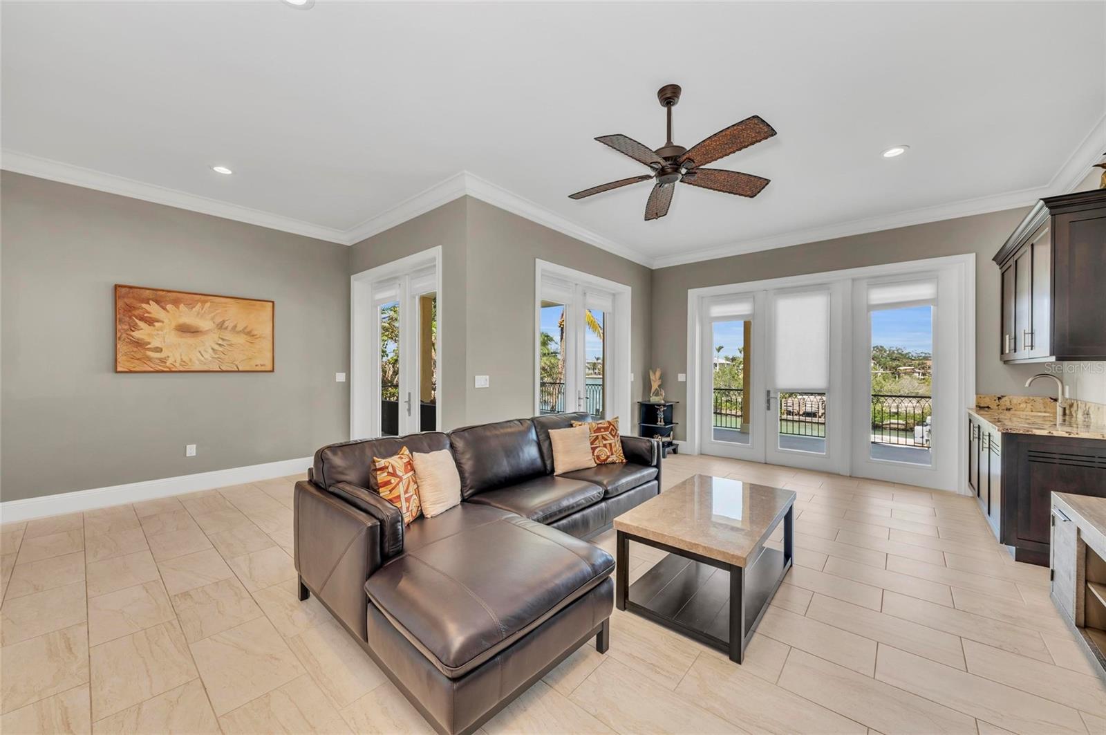 A4648844 Property Photo