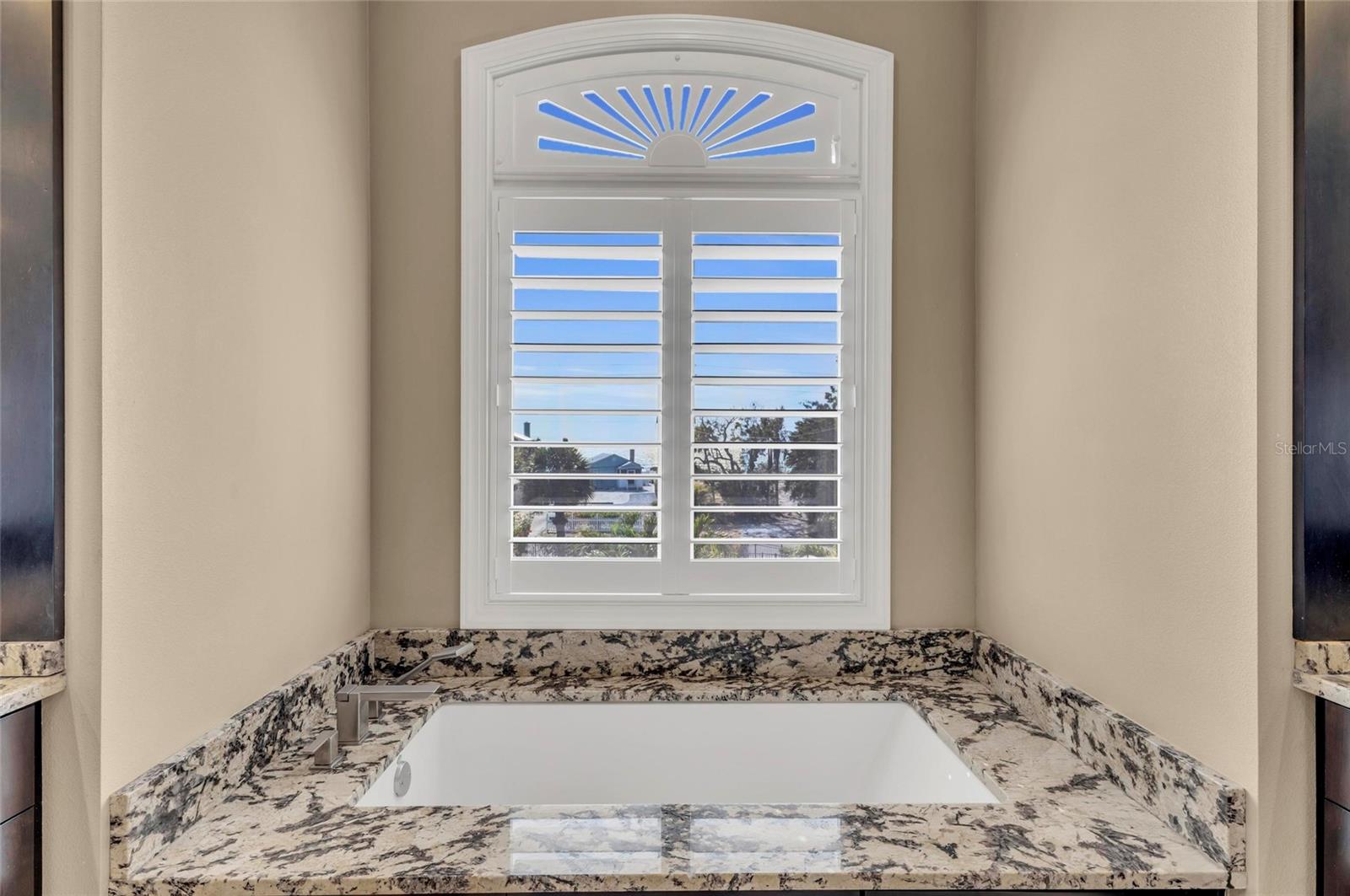 A4648844 Property Photo